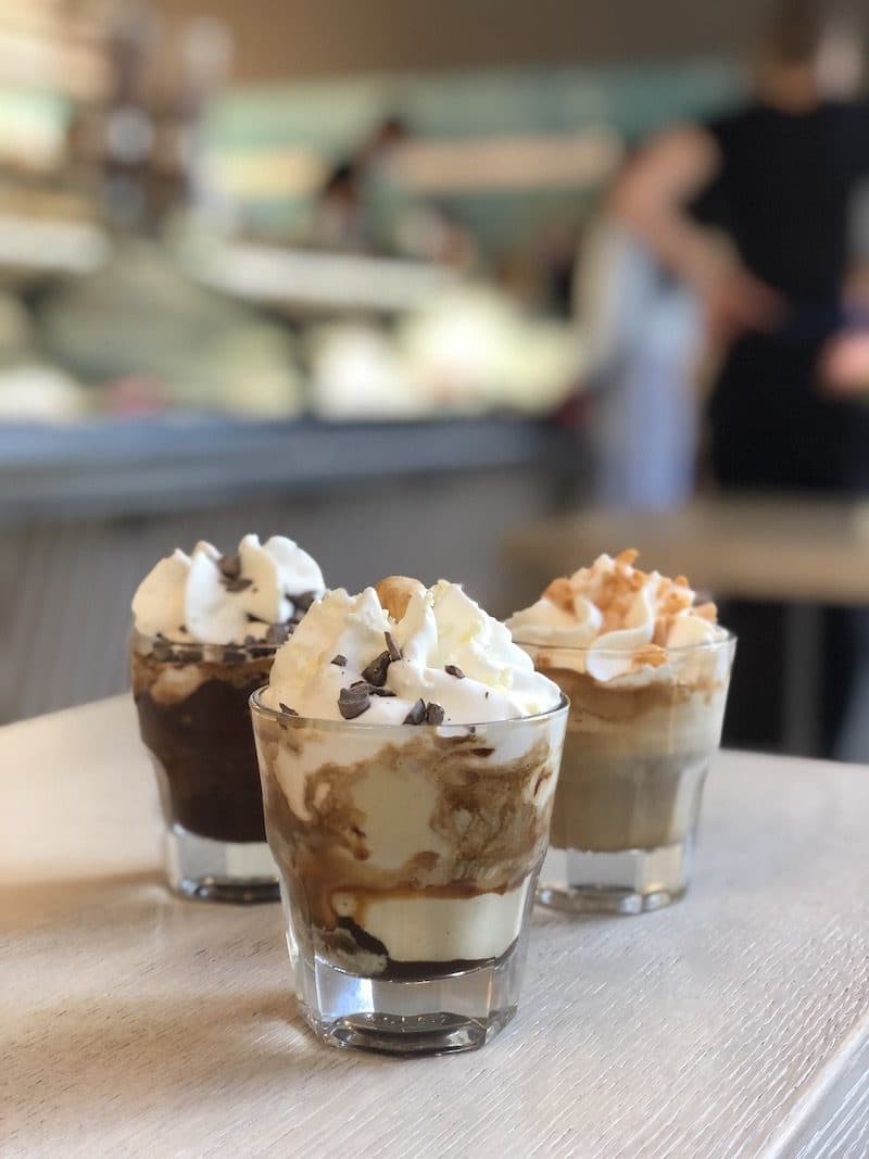 Affogato im Glas mit Sahne