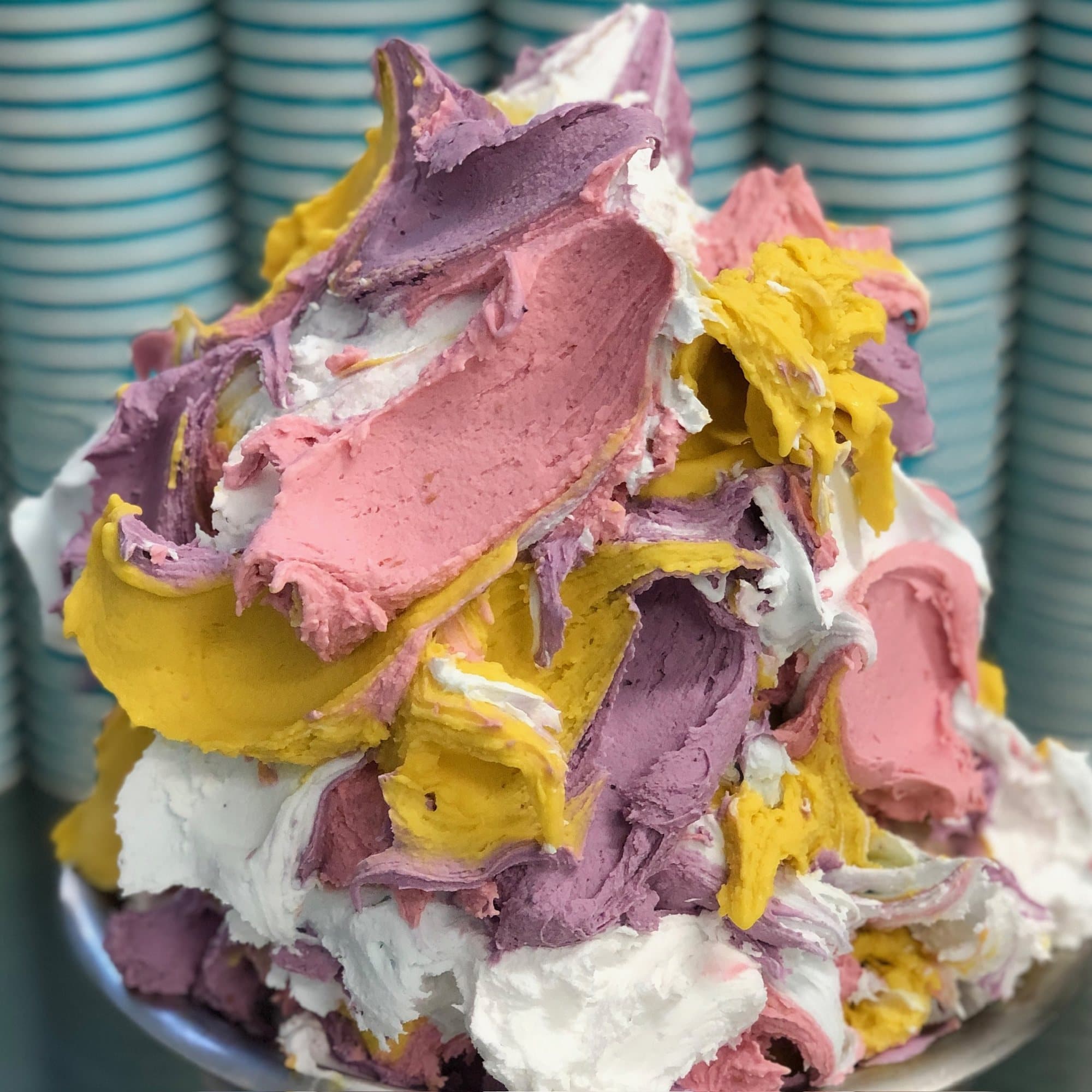 Unicorn Breakdown Eis von Katchi in Rosa, Lila und Gelb