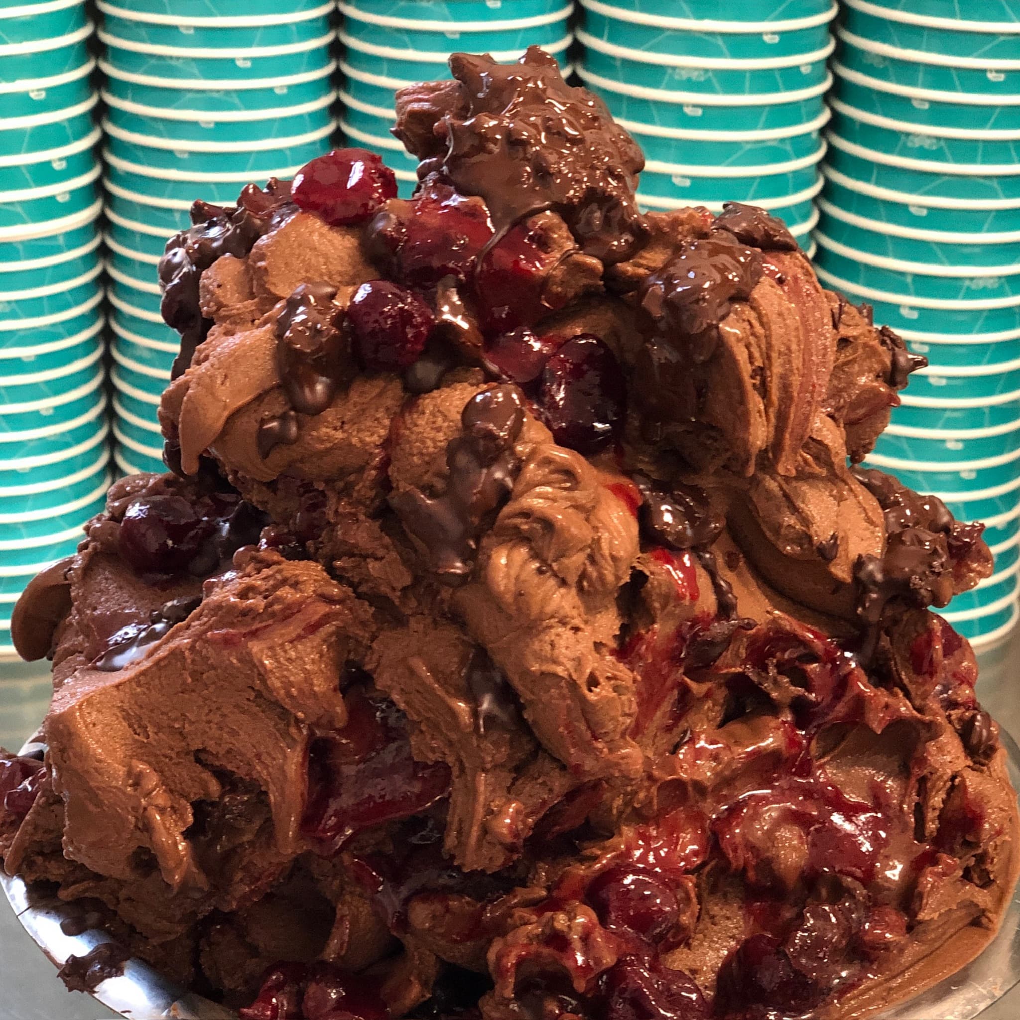 Nougat Crisp Cherry bei Katchi Ice Cream