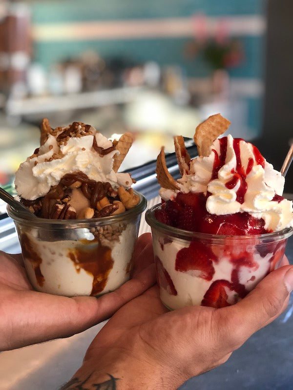 Nussbecher und Erdbeerbecher Katchi Ice Cream