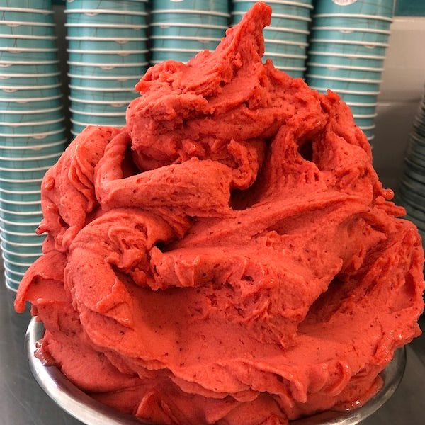 Erdbeersorbet ist nicht nur laktosefrei, sondern auch vegan!