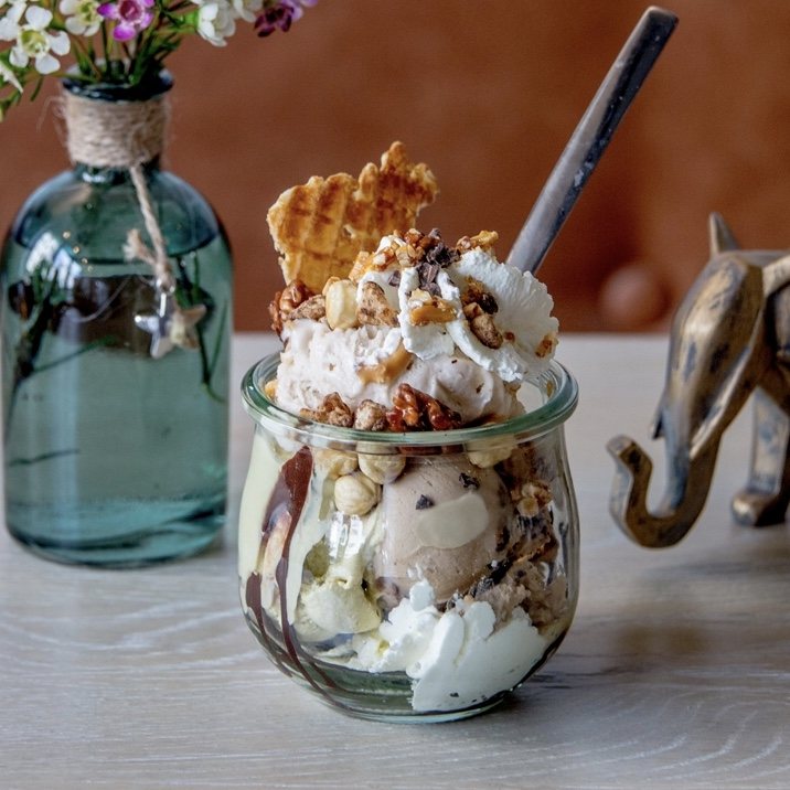 Nussbecher You must be NUTS mit Nusseis, Krokant, Sahne und Waffel im Weckglas